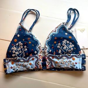 NWT Agua Bendita Mia Kezia Bikini Top in size small